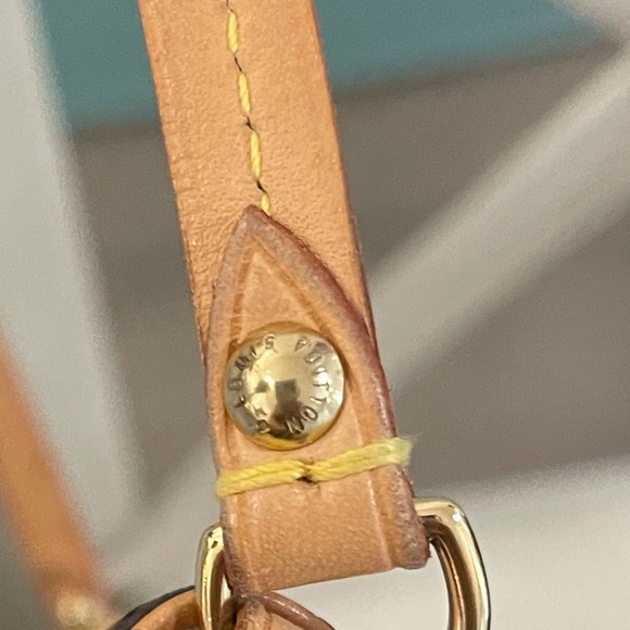 Authentic Louis Vuitton Monogram Beverly Pochette - Picture 13 of 15